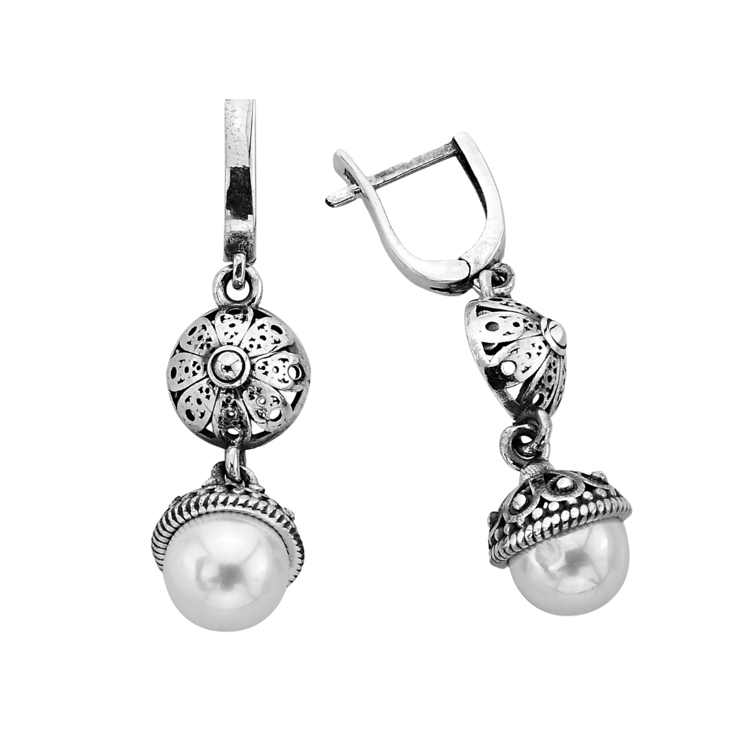 PEARL FIGURE EARRINGS